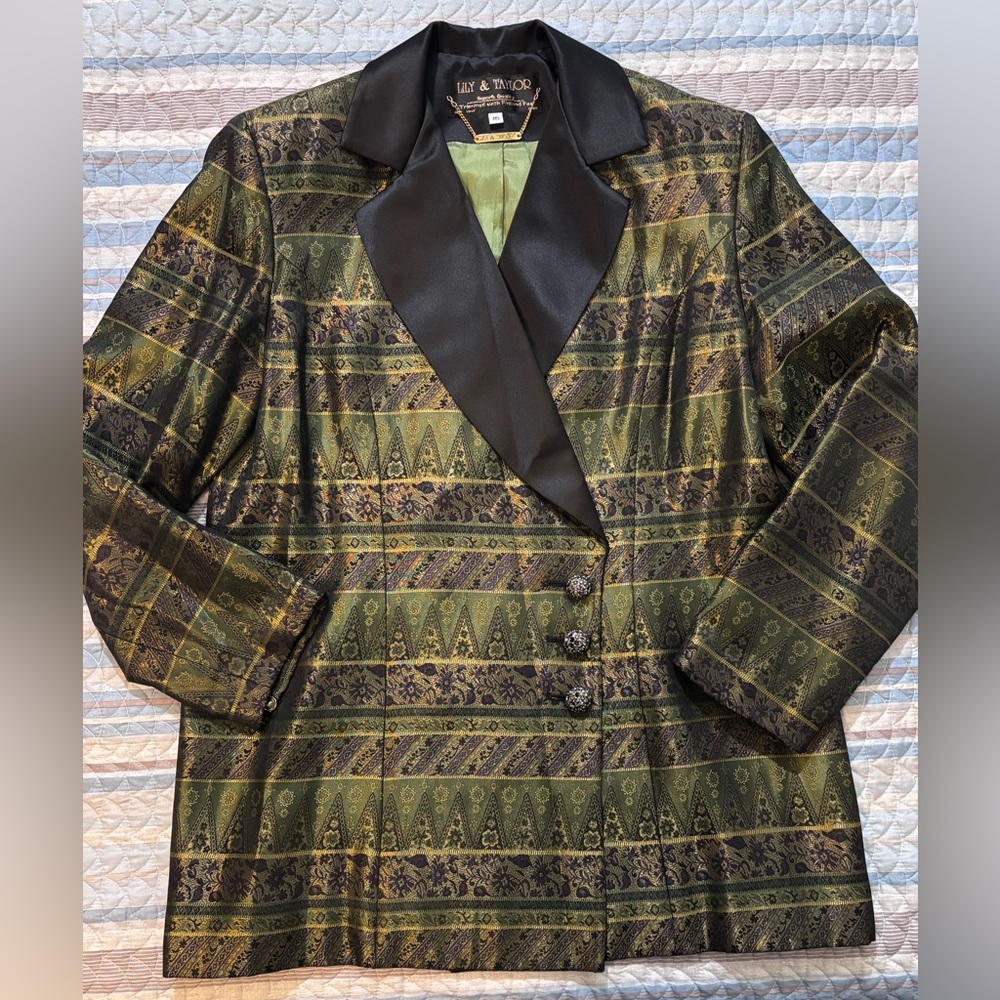 0094- Lily & Taylor Green Gold Brocade Blazer Size 16 Rhinestone Buttons